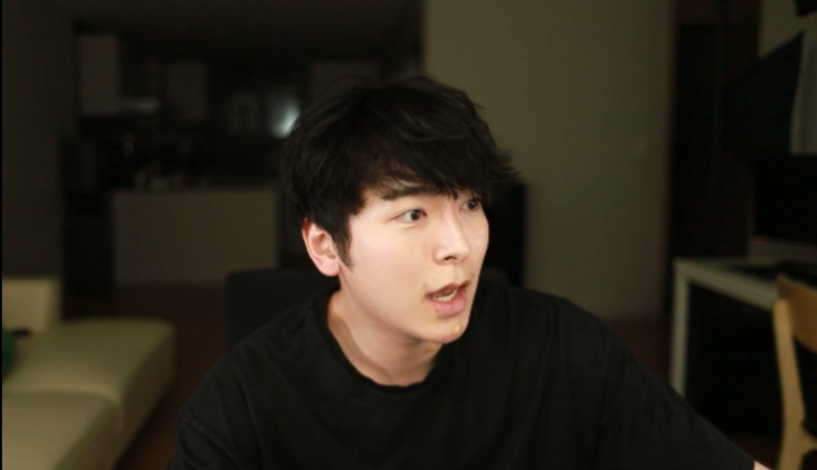  아프리카TV BJ강은호 집에 "택배입니다" 문열자 강도 난입