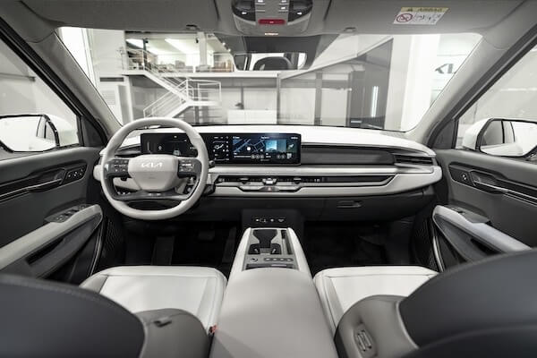 기아가 대형 전기 스포츠유틸리티차량(SUV) 모델인 &#39;EV9&#39;