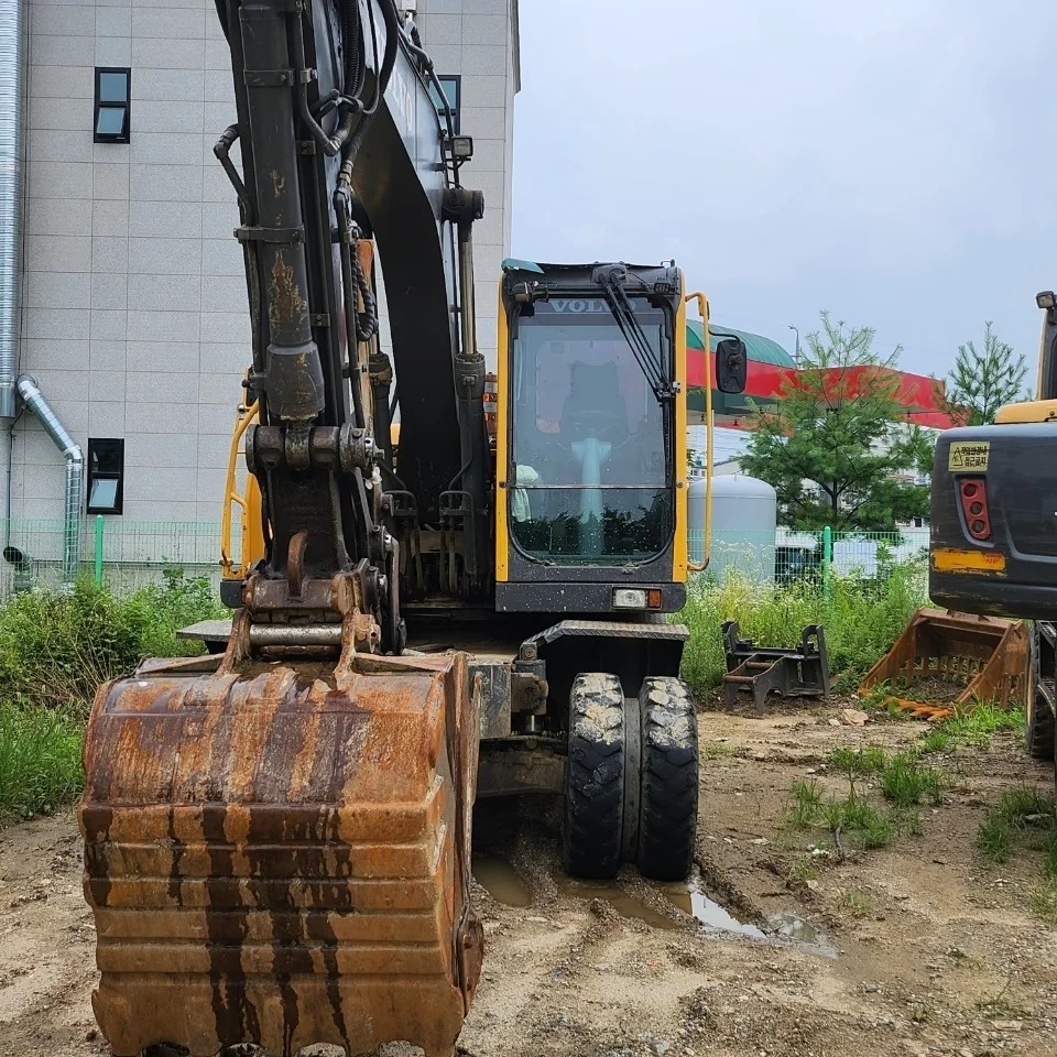  볼보 EW145BP 2015년식 4200만원 판매합니다.