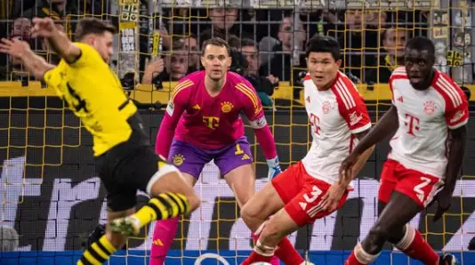 독일 강호 도르트문트 공격을 수비하고 있는 모습