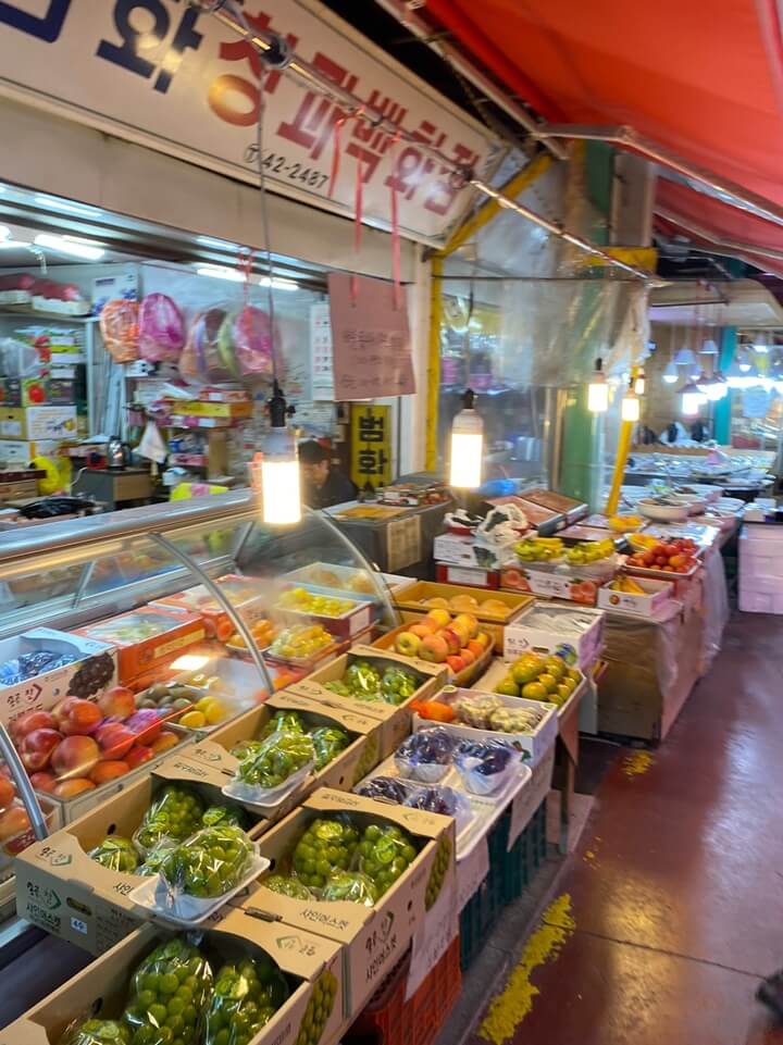 강릉-중앙시장-과일가게