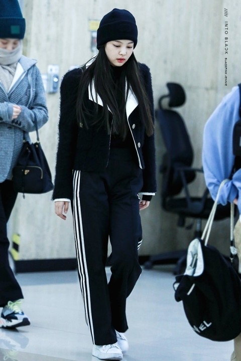 근데 제니 신기한게 옷빨이