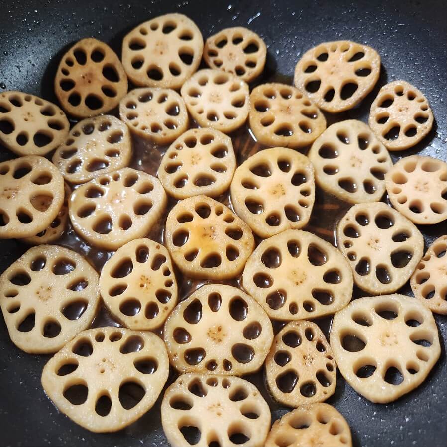 연근간장조림 아삭아삭 맛있는반찬 아삭한 연근간장조림 쫀득쫀득 단짠단짠 식감 살아있는 연근 간장조림 아삭아삭 연근간장조림 만들기 연근간장조림