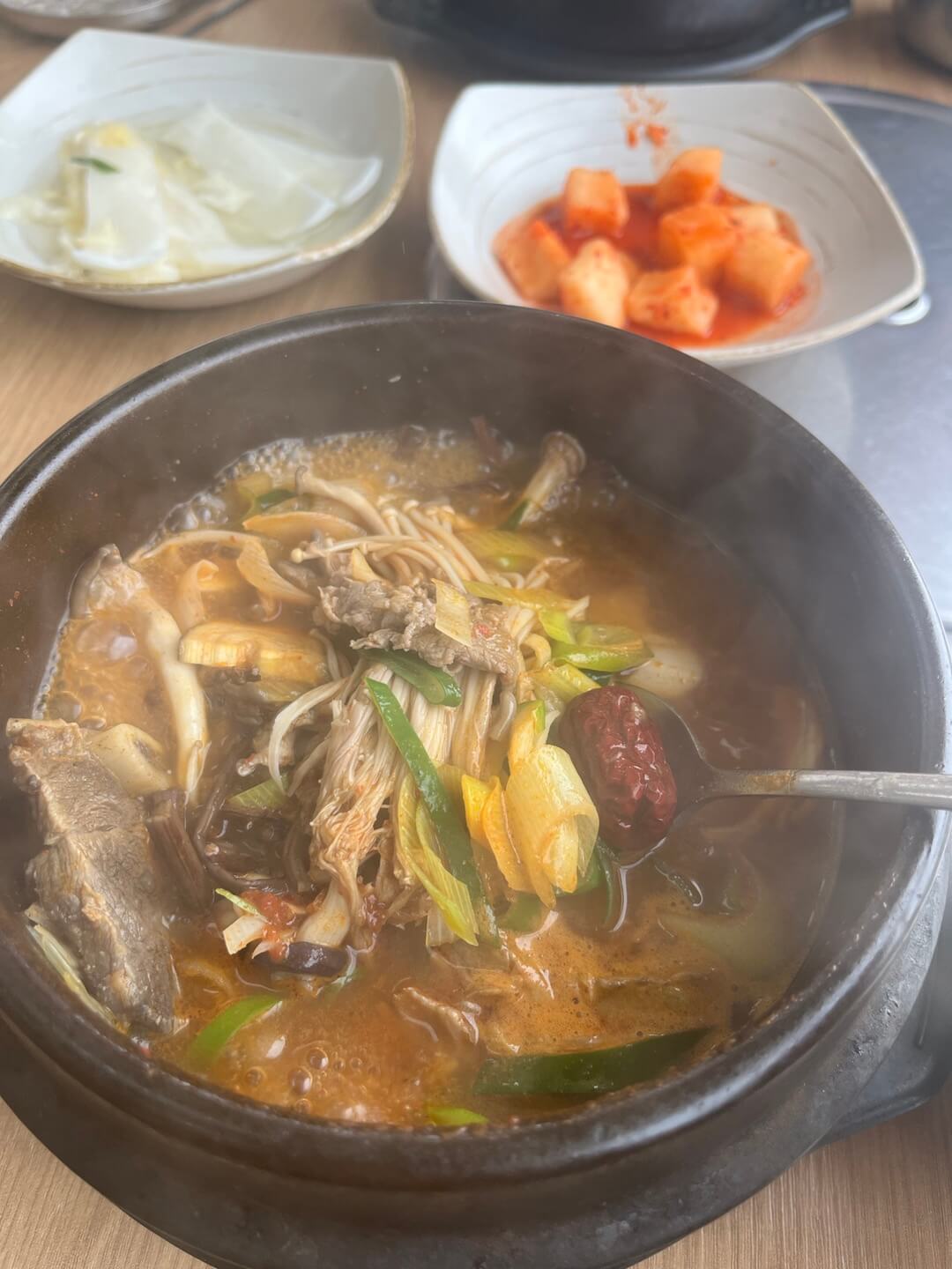  [국내 여행] 여름을 준비하며 몸보신 어떠실까요? (경기도 화성시 향남 맛집 두거리 우신탕)