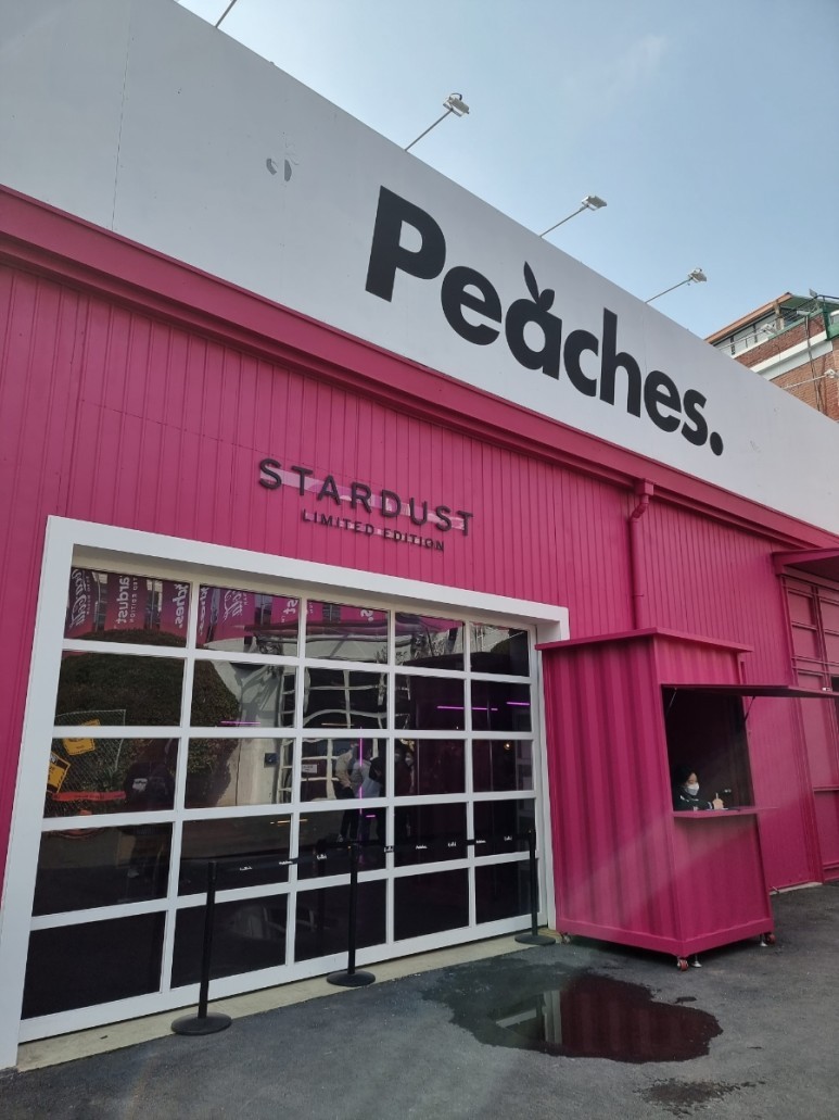 피치스 도원X코카콜라 스타더스트 팝업스토어 외관