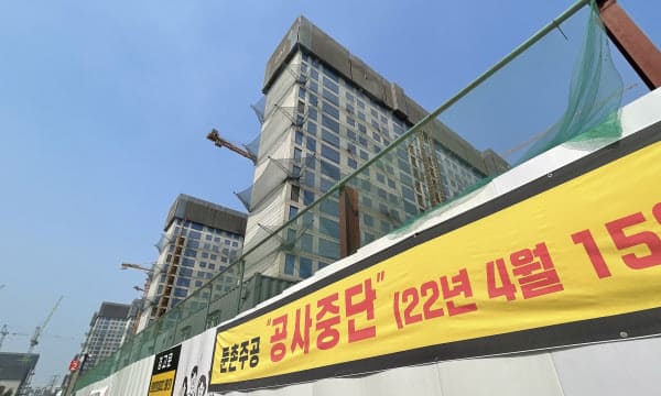  남 일 아닌 둔촌주공 공사 중단 사태...조합, 궁지에 몰려