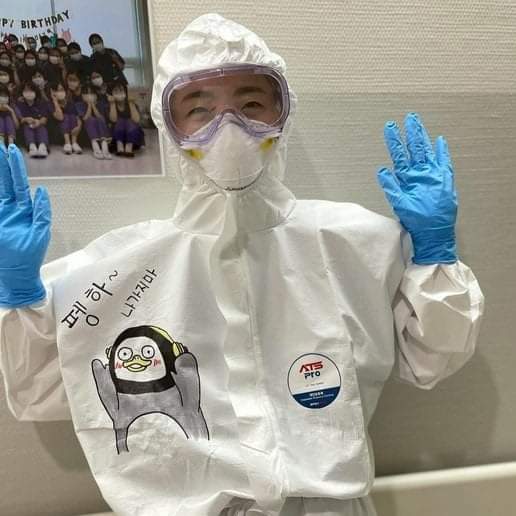  환자들과 의료진 모두를 웃게한 방호복 캐릭터들