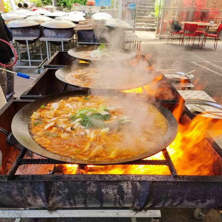 생생정보 참나무 장작 솥뚜껑 닭볶음탕 맛집