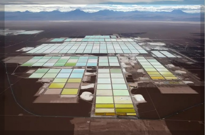 칠레의 리튬광산(염호) 사진