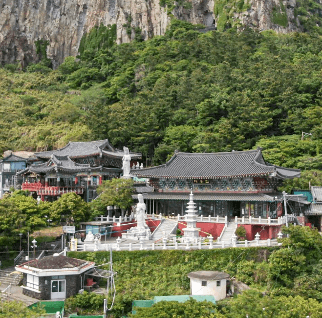 제주 산방산 화산이 새긴 천년의 미학이 만나는 여행 ⓒ제주관광공사