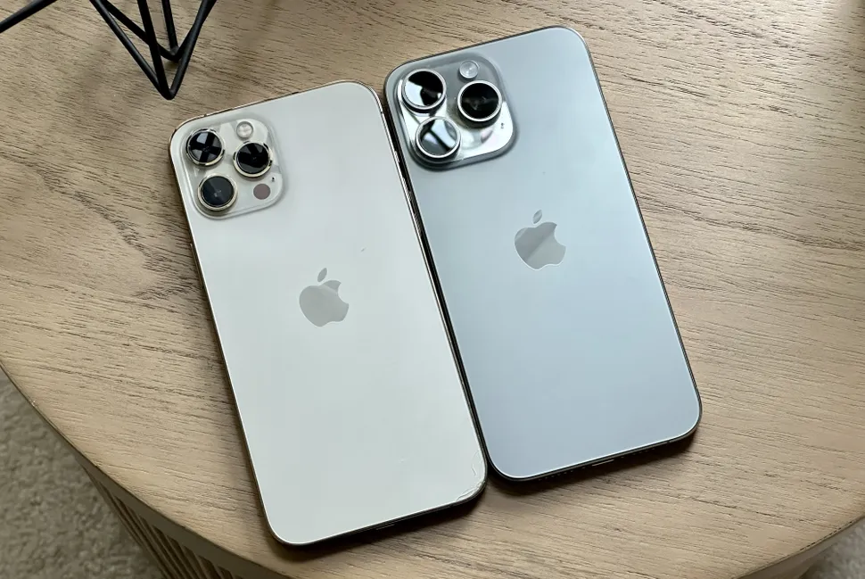 iPhone 15 Pro Max 대 iPhone 12 Pro Max
