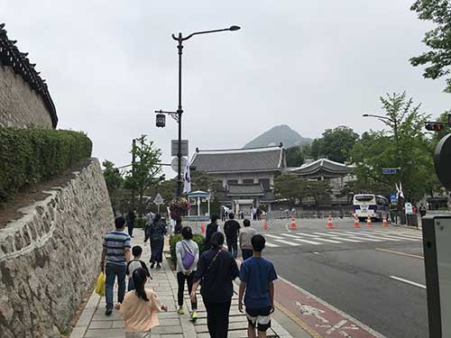  대통령이 없는 청와대(1부)