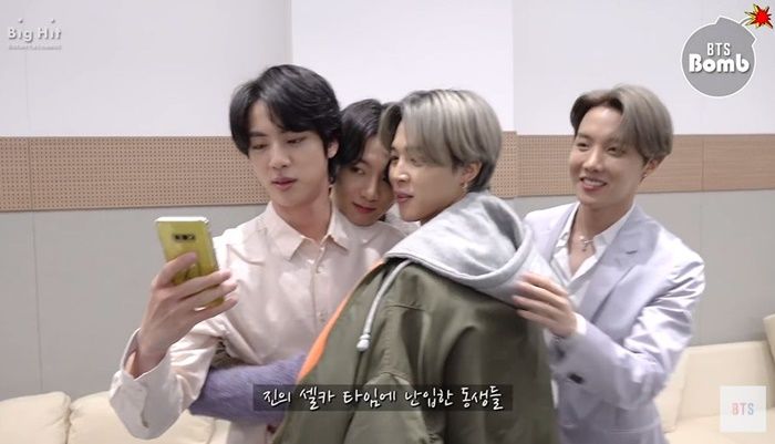  진이 셀카 찍으려 하자 쪼르르 달려가 안기는 ‘장꾸’ 방탄소년단