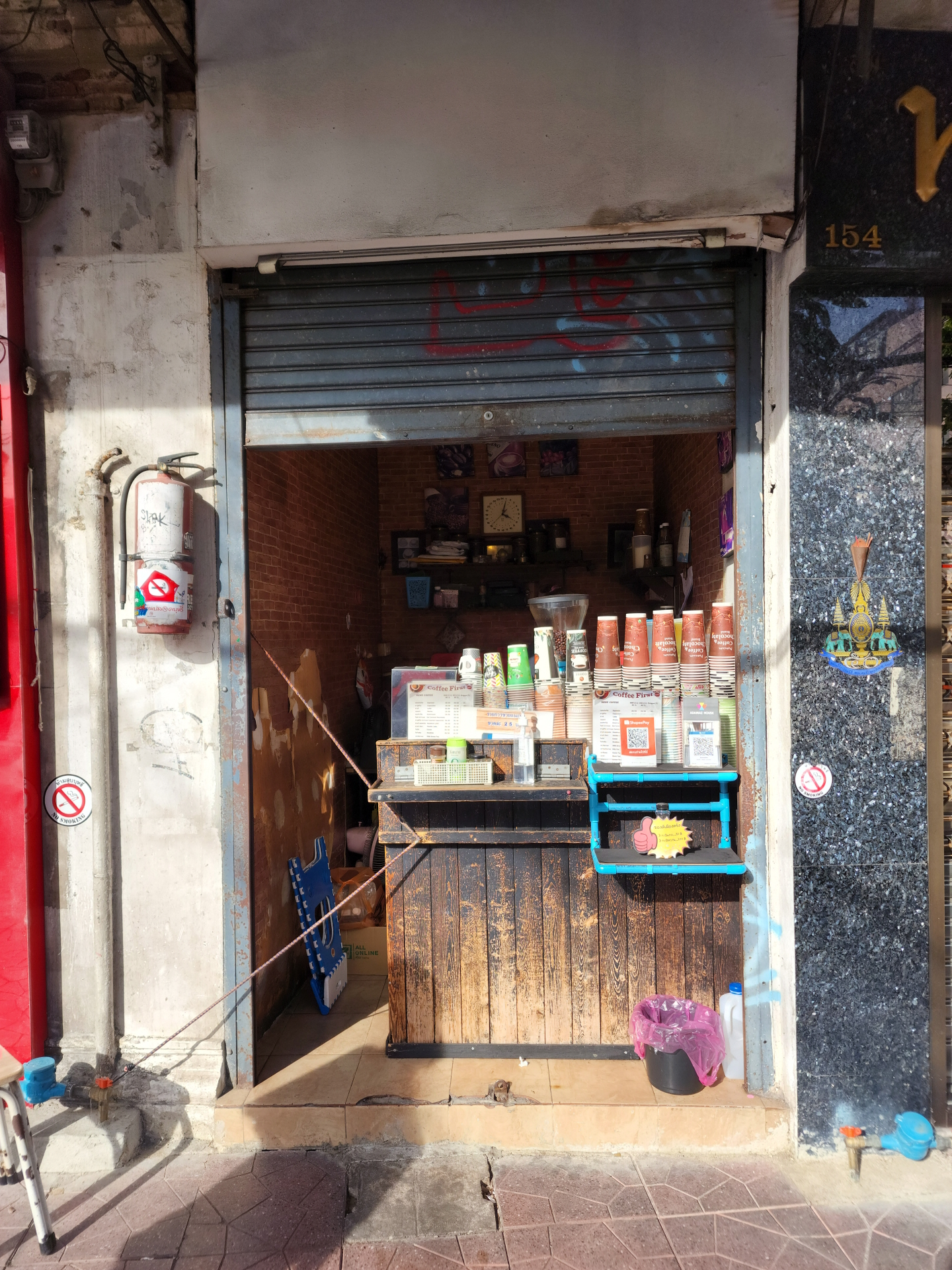 카오산 근처 저렴이 커피숍, Coffee First