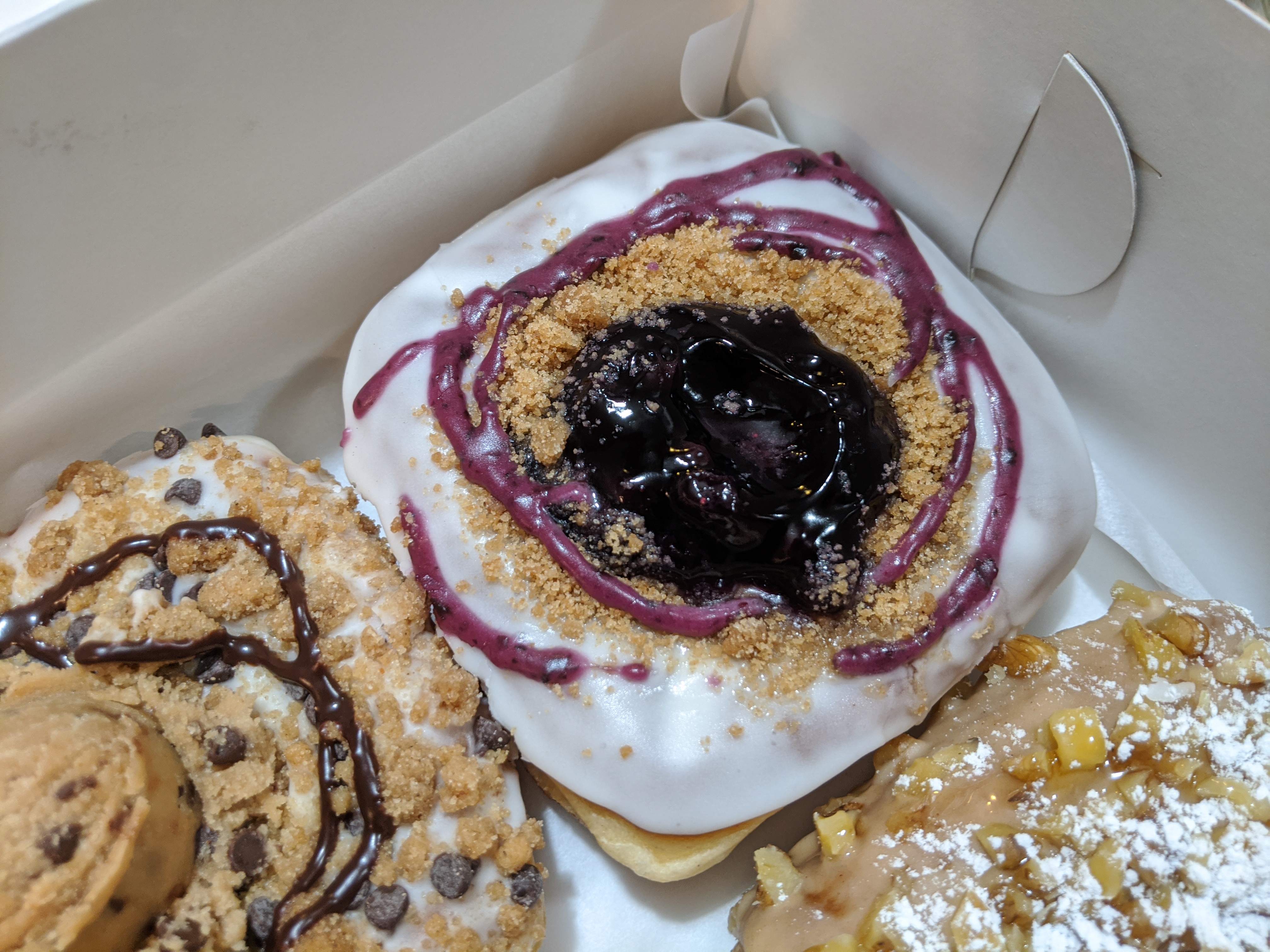 블루베리 치즈케이크 도넛