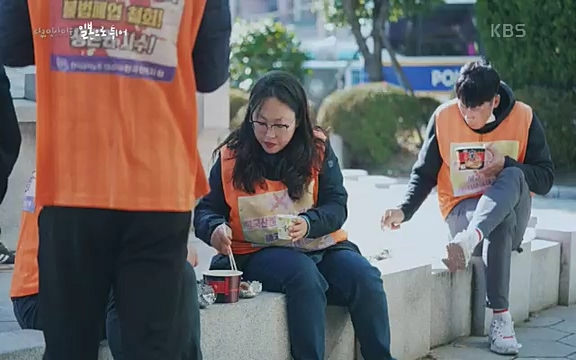 다큐 인사이트 - KBS일본으로 튀어] 매주 목요일 사이타마현의 산켄전기 본사 앞에서 항의 집회가 열린다.ts_20220417_184348.401.jpg