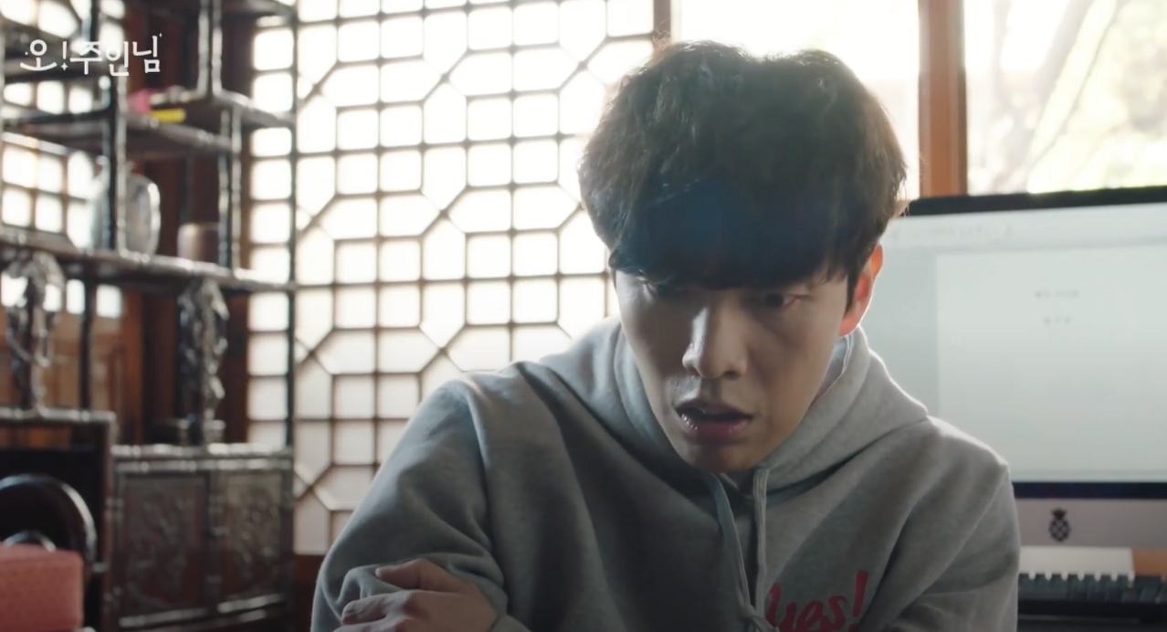  [TV속패션] 오주인님 2회 이민기 그레이색 후드티 패션 정보 #오주인님 2회 이민기 KOMPAKT RECORD BAR 그레이색 후드티