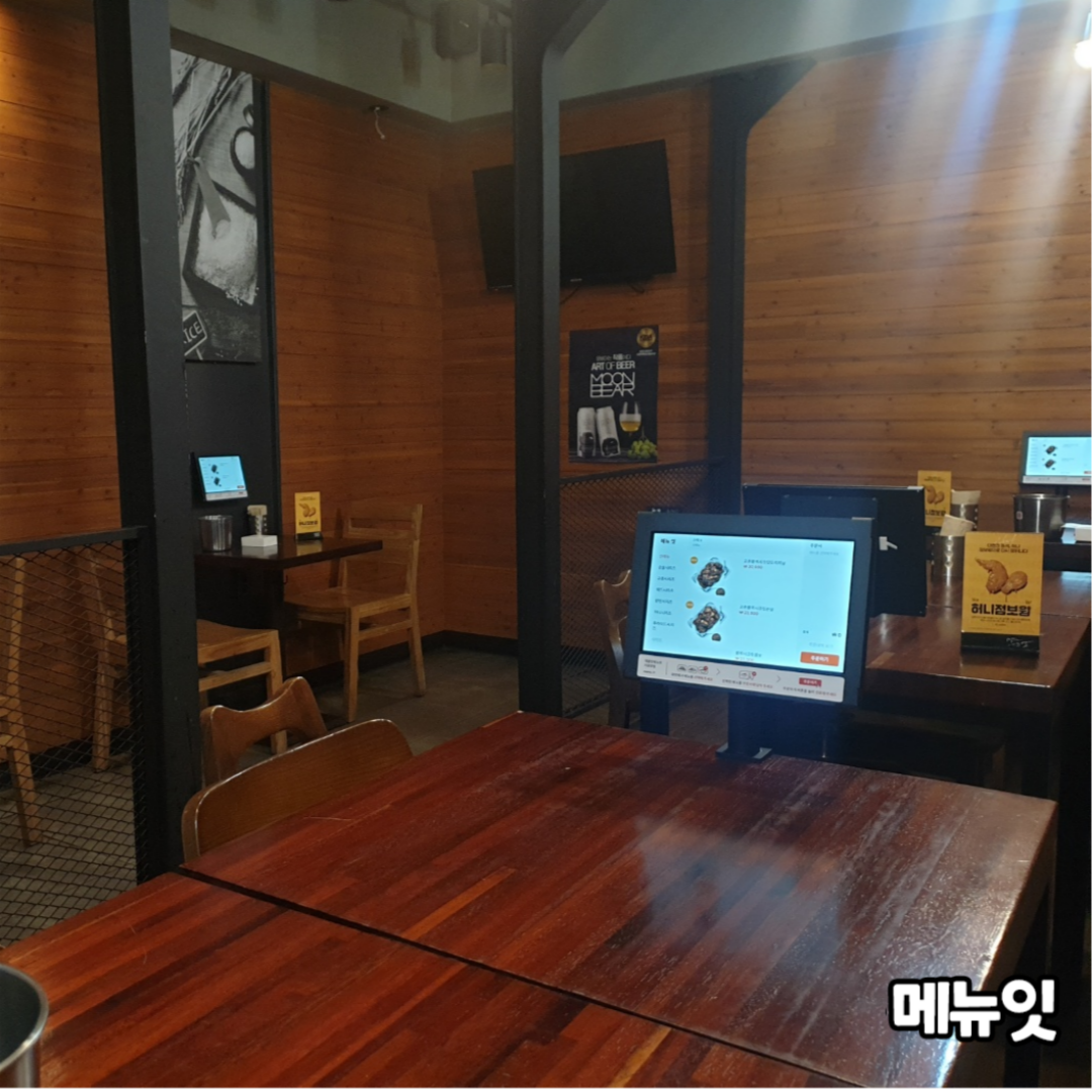  교촌치킨 대치1호점 치킨집 태블릿메뉴판 메뉴잇 설치 사례