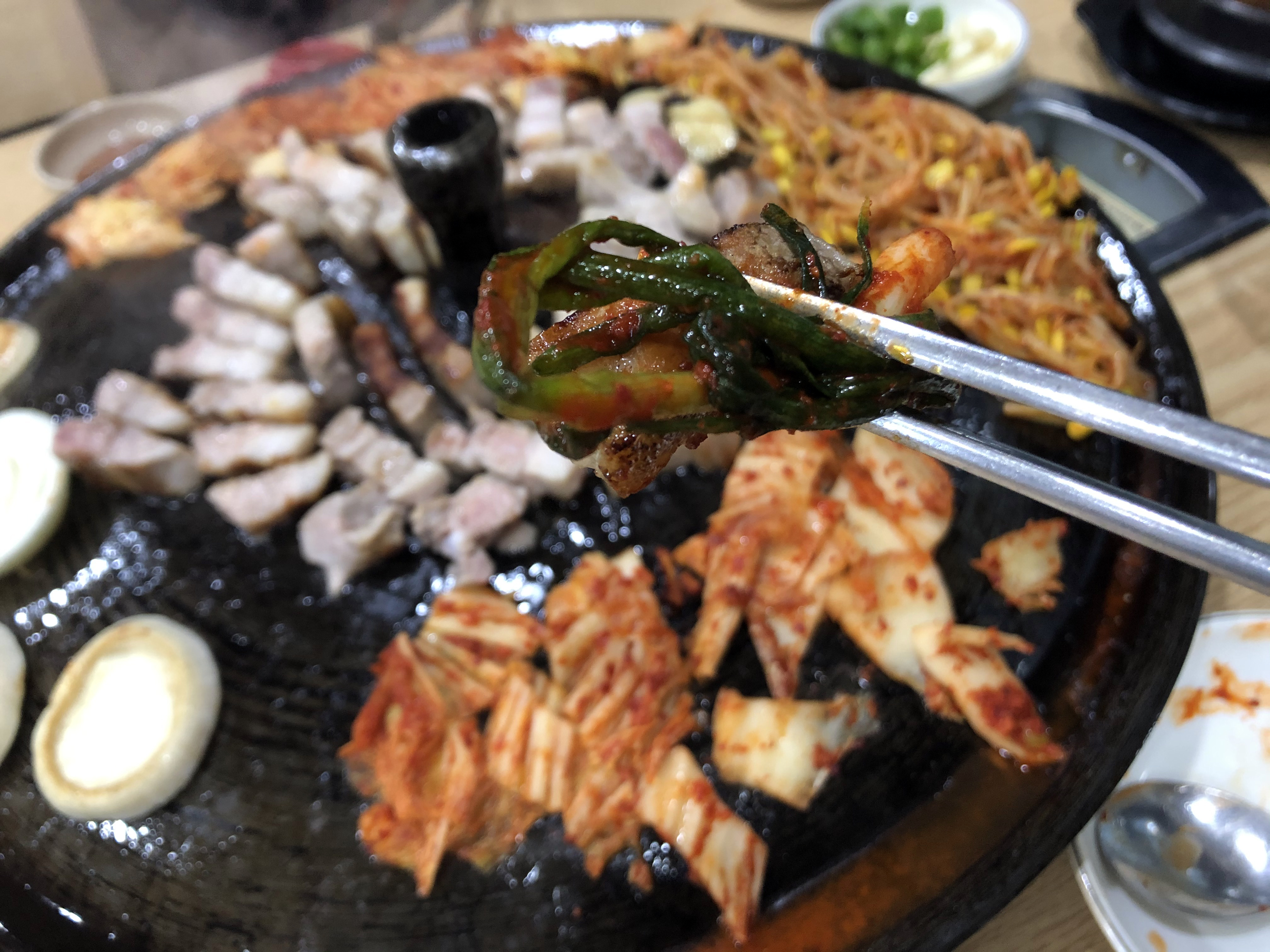 싹쓰리 솥뚜껑 김치삼겹살 이미지