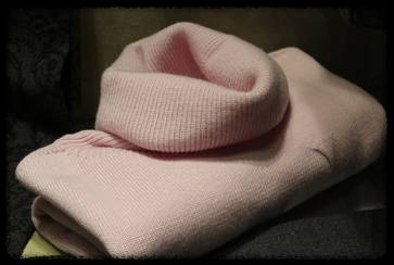 분홍색 스웨터. 출처 : 픽사베이
