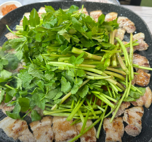 남겨서뭐하게 청도 미나리삼겹살 맛집