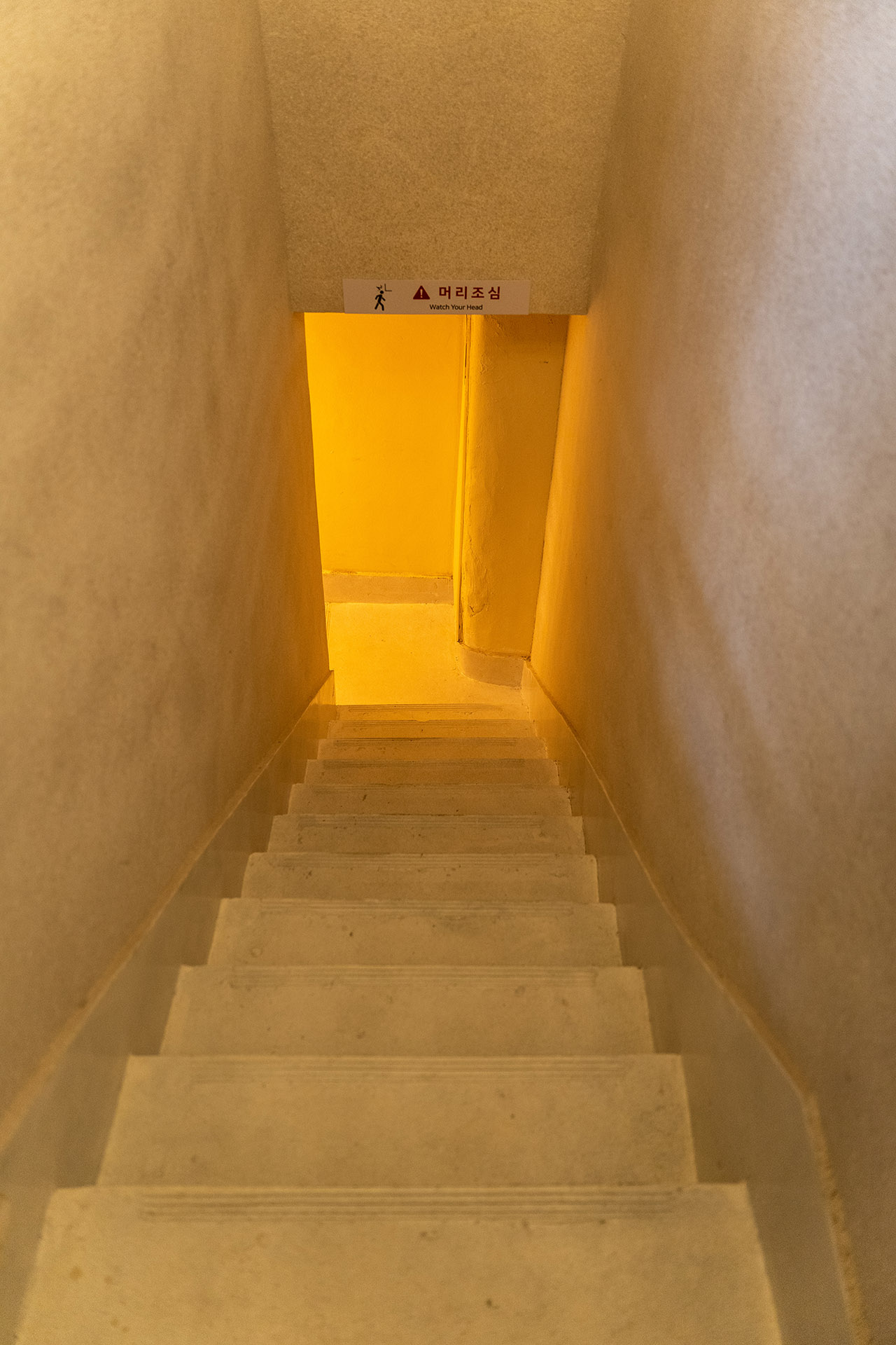 4층으로 가는 계단