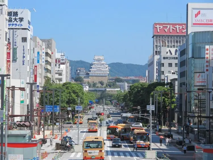 히메지 역에서 보이는 히메지 성