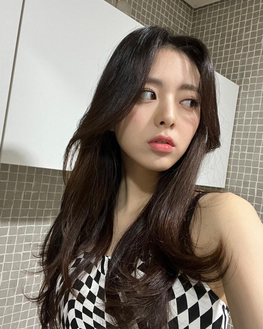  체크무늬 끈나시 있지 유나 사진 움짤 mp4