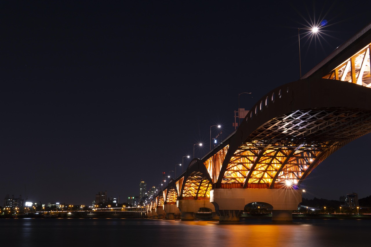 © Seongsandaegyo Bridge in Seoul Photo by areumming, Pixabay