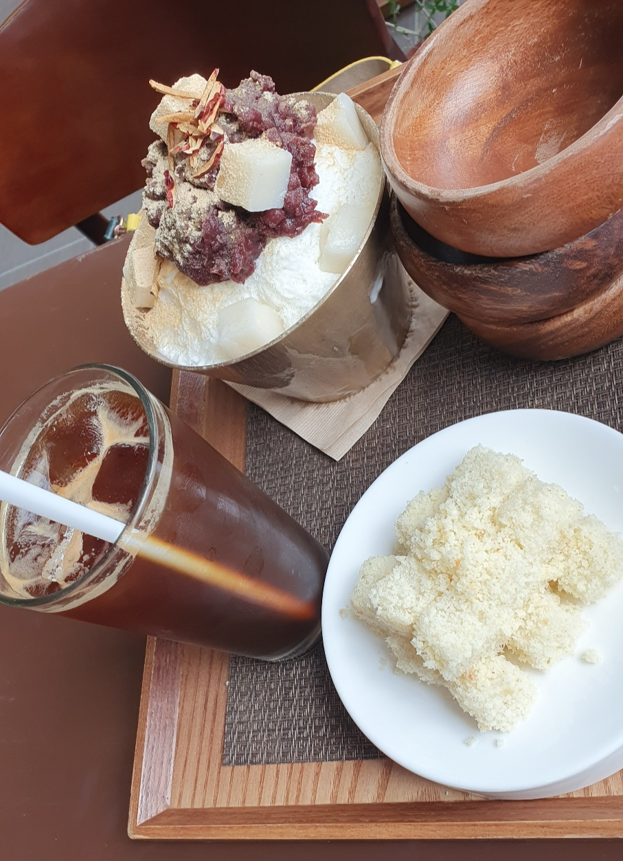 열두달 팥빙수 떡 커피