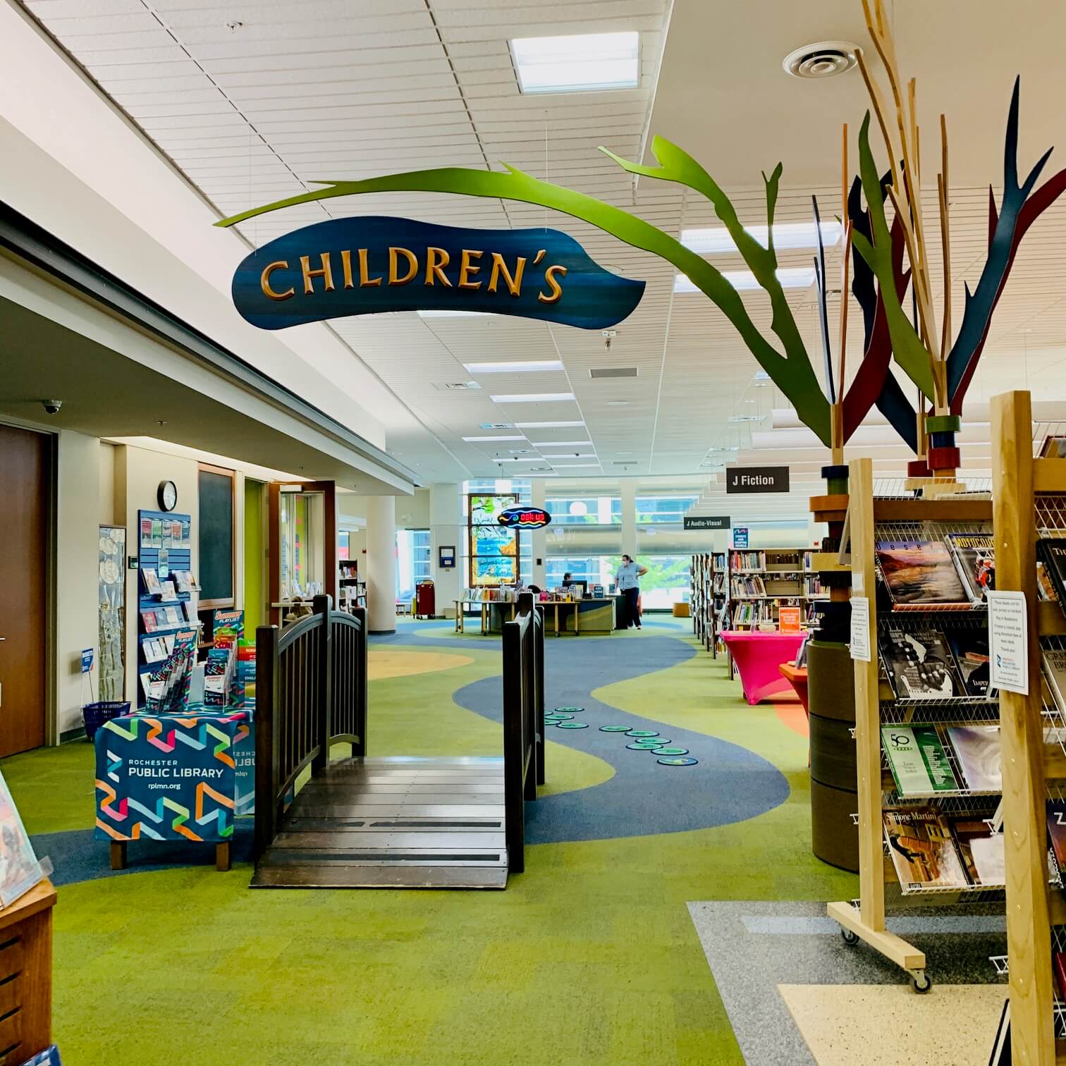 어린이-도서관-모습
