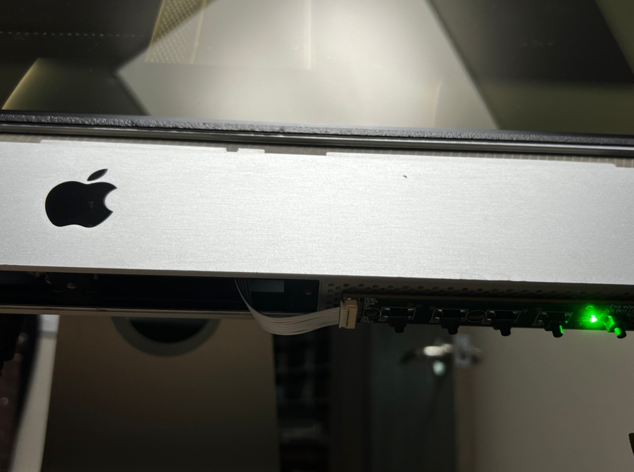 AD 보드의 컨드롤 패널은 아이맥 하단으로 빼서 바깥에 장착했습니다.