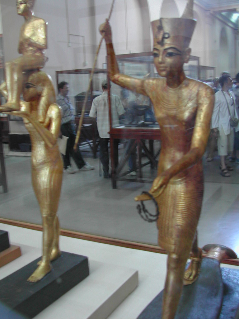 이집트고고학박물관-Tutankhamun with Harpoon