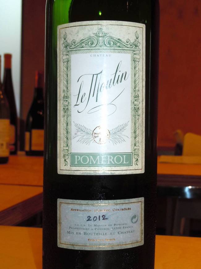 샤토 르 물랭(Chateau Le Moulin)의 2012년 프리뫼르 와인.