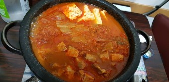 돌판 돼지 김치찜