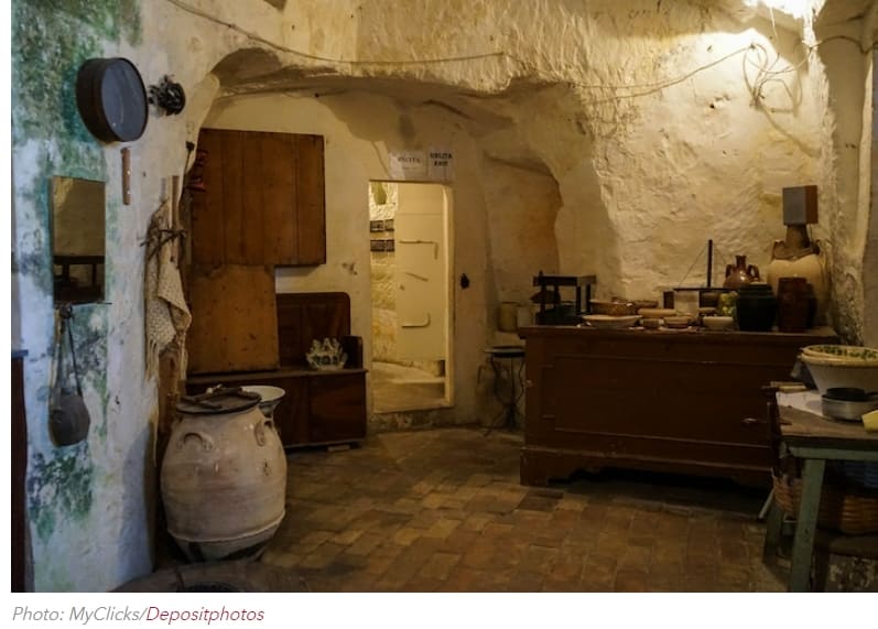 석회암 동굴로 가득찬 이탈리아 그림 같은 도시 VIDEO:This Picturesque Italian Town Is Filled With Ancient Cave Dwellings You Can Stay I