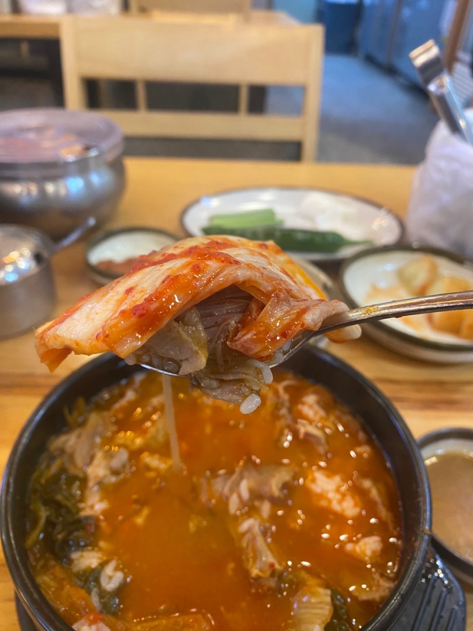 뼈해장국에 얹은 배추김치