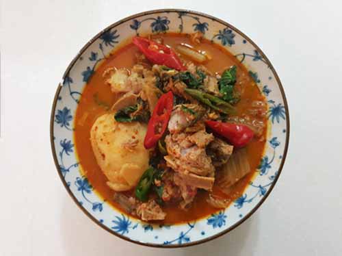  묵은지 감자탕 끓이는 법 (1) / gamja tang, Pork-on-the-Bone Soup