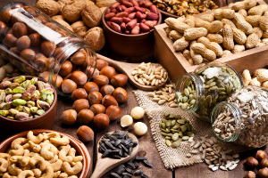Exploring the Diet Effects and Precautions of Nuts as Health Foods.