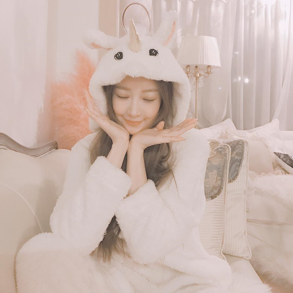  비키니 몸매 공개한 모델 윤사랑 인스타 사진 모음