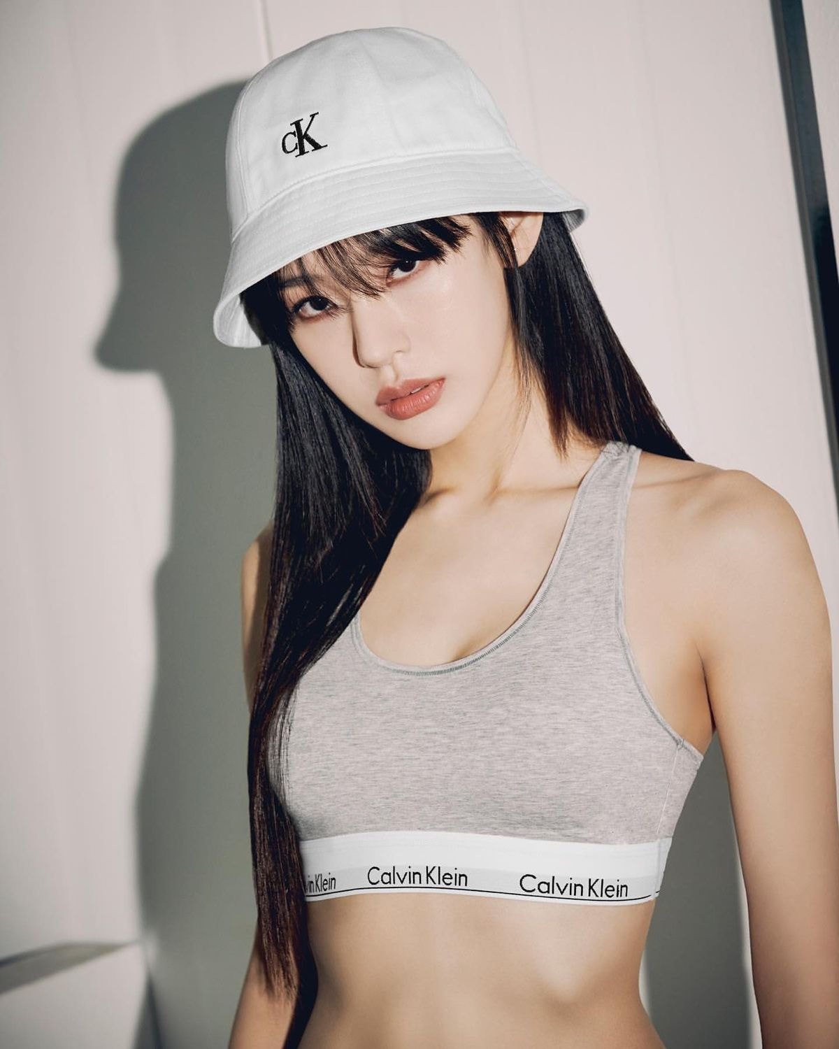  노제 캘빈클라인 2022 S/S 컬렉션 화보.jpg