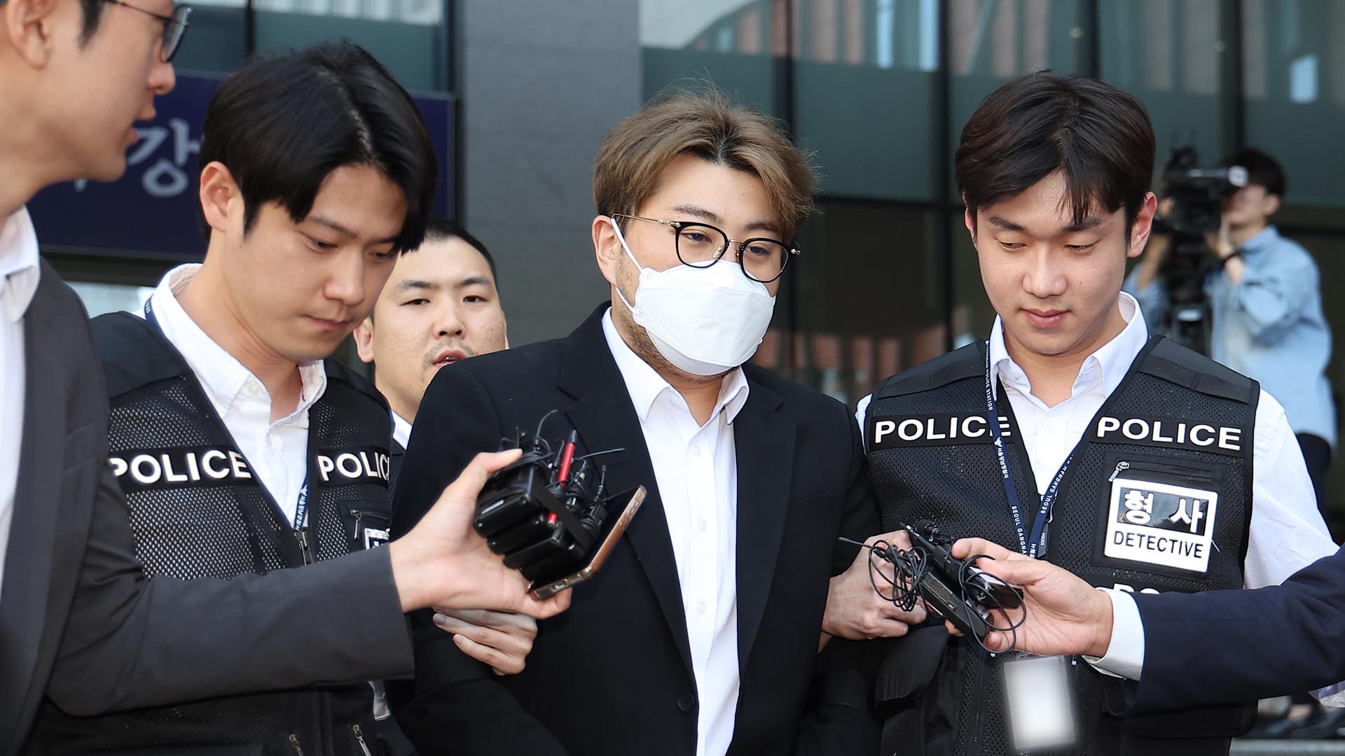 사칭 엄마까지 등장한 김호중 첫 재판, 그의 야비함에 반드시 중형 내려져야 사칭 엄마까지 등장한 김호중 첫 재판, 그의 야비함에 반드시 중형 내려져야