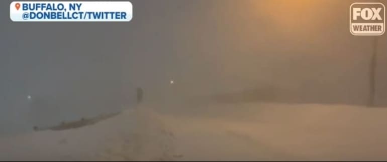 뉴욕 서부 버팔로 지역&#44; 기록적인 눈보라 80인치(203cm) 내려... 2명 사망 VIDEO: Historic snowstorm drops 80 inches in Buffalo area as western New York digs out