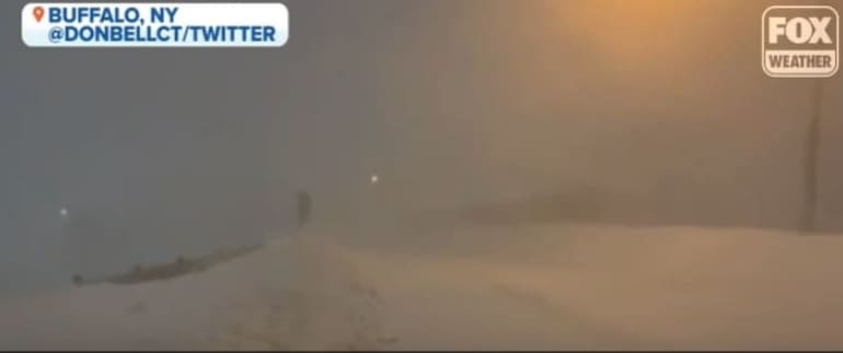  뉴욕 서부 버팔로 지역,  기록적인 눈 80인치(203cm) 내려... 2명 사망  VIDEO: Historic snowstorm drops 80 inches in Buffalo area as western New York digs out