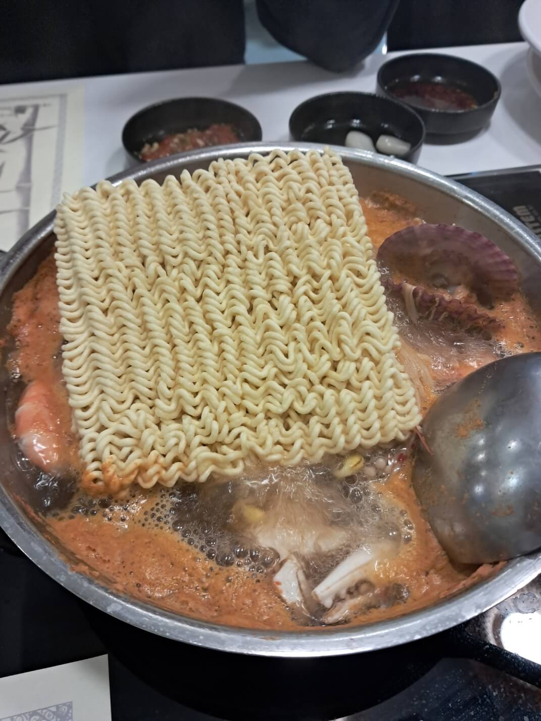 해물탕-위-라면사리