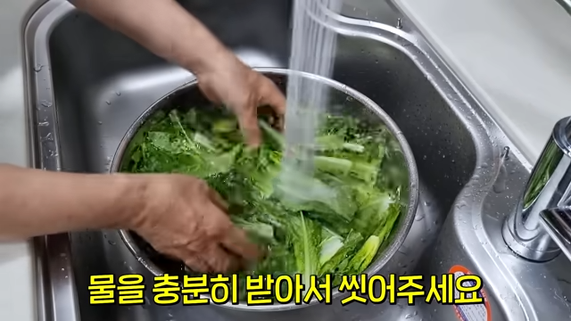 "평소에 먹던 상추 겉절이가 아닙니다!" 저렴한 비용으로 집에서 쉽게 만들 수 있는, 아삭아삭하고 풋내 나지 않는 맛있는 밥 반찬 레시피 6 img
