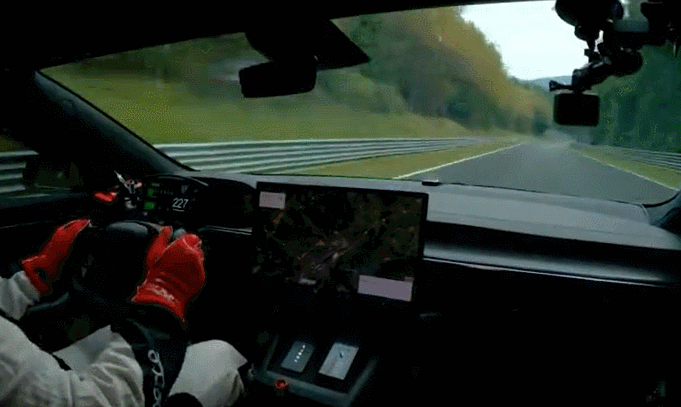  테슬라 모델 S 플레이드 전기자동차 속도 세계 신기록 세워 VIDEO: Moment Tesla's Model S Plaid sets world speed record for production EVs..