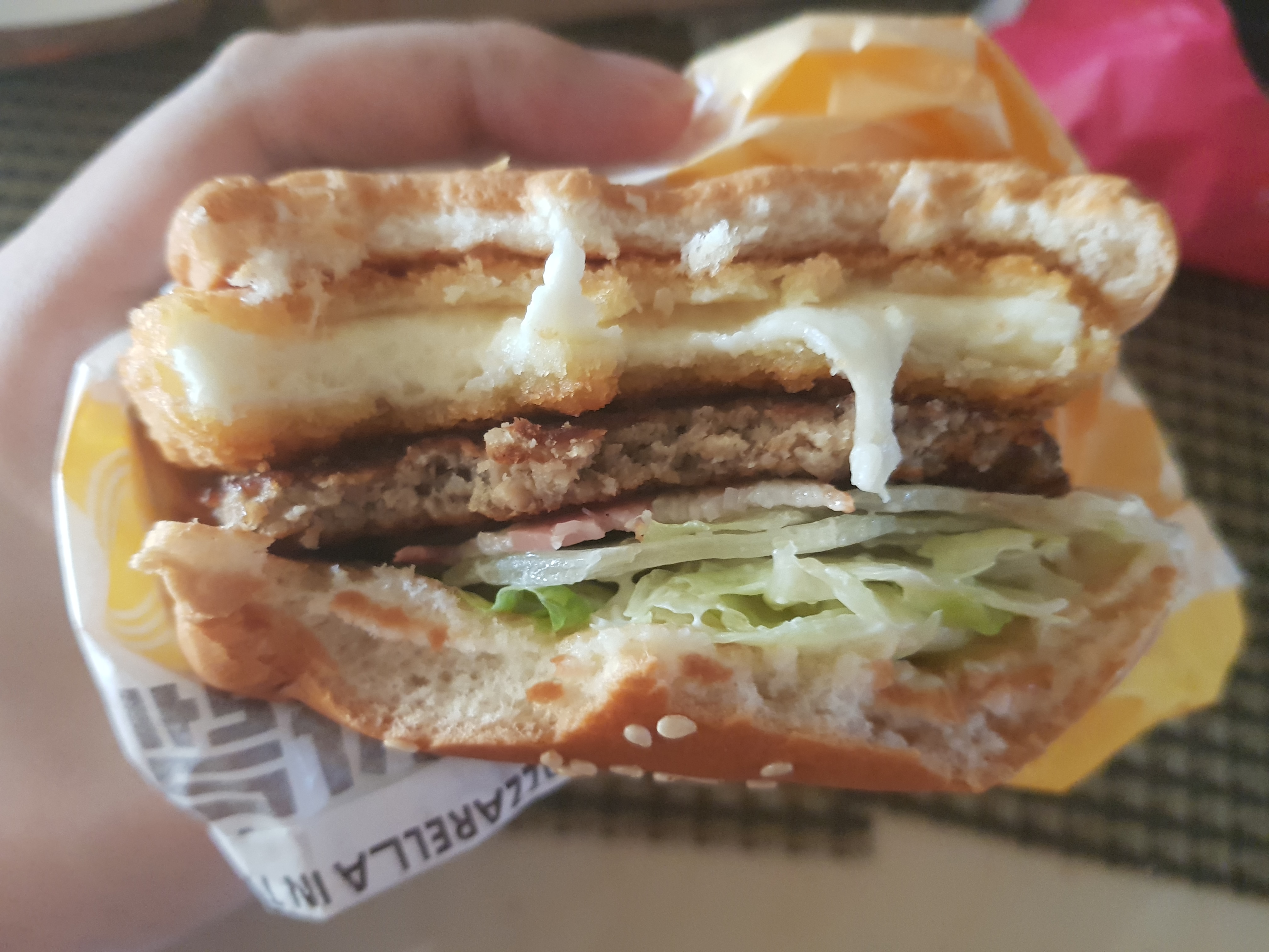  롯데리아 메뉴 추천! 모짜렐라 인더버거 베이컨 진짜 맛있어요~