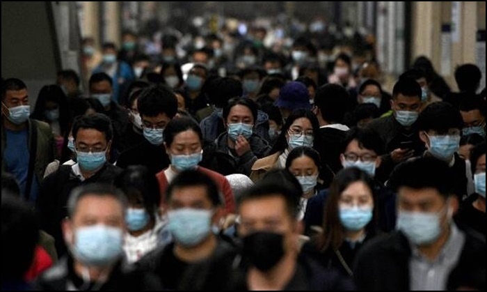 마스크를-쓰고-다니는-베이징-시민들의-모습
