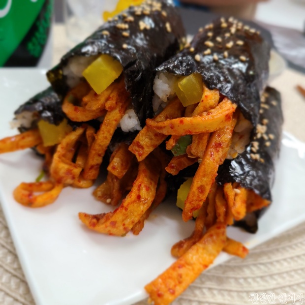  매운 어묵 꼬마 김밥 매운맛과 단짠의 조합 오뎅김밥